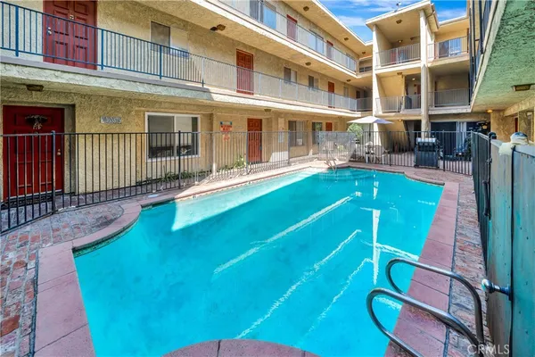 $299,900 | 21219 Roscoe Boulevard, Unit 111, Canoga Park, CA 91304
