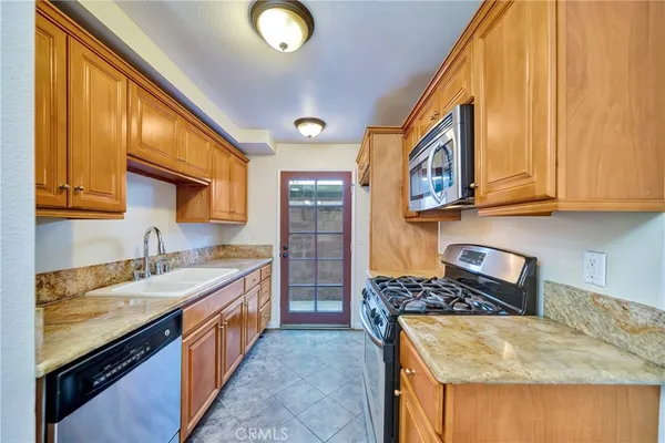 $299,900 | 21219 Roscoe Boulevard, Unit 111, Canoga Park, CA 91304