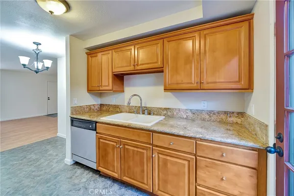 $299,900 | 21219 Roscoe Boulevard, Unit 111, Canoga Park, CA 91304