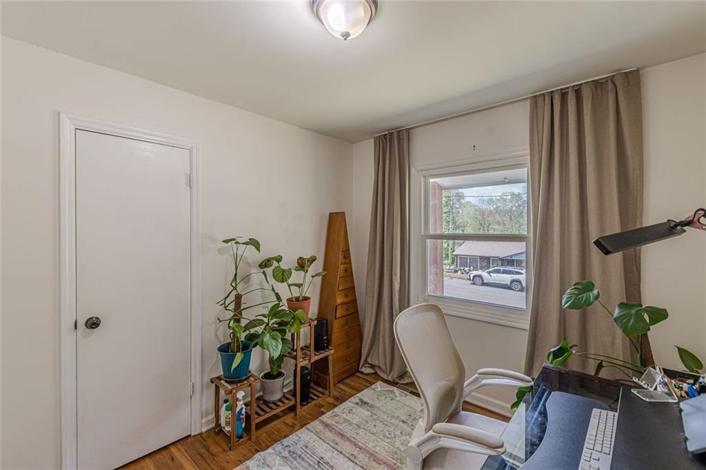 4558 Ryan Road Conley, GA 30288 - Photo 19 of 34 a room with furniture and a potted plant