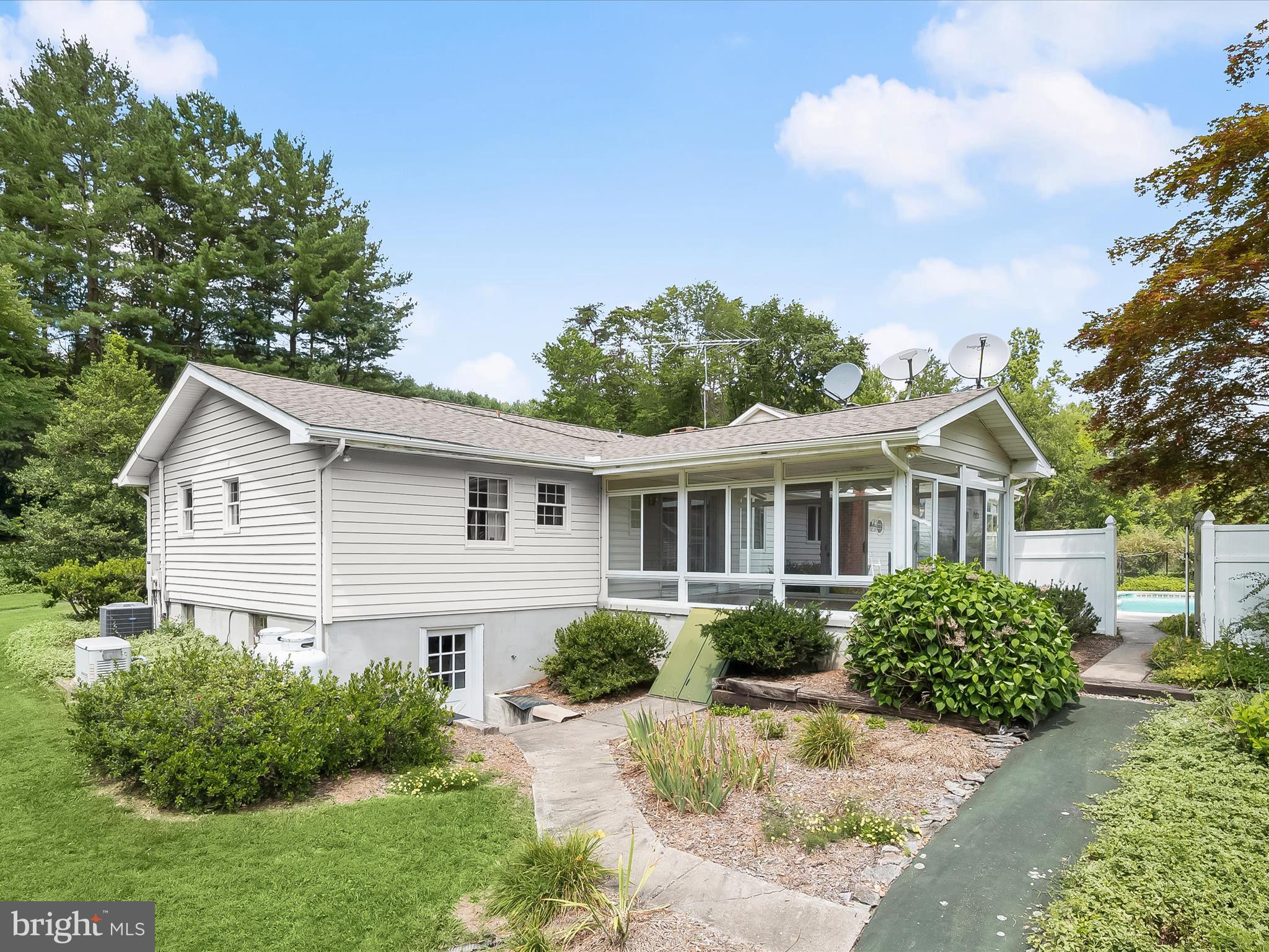 3835 Rinehart Road Westminster, MD 21158 - Photo 42 of 58 Rear