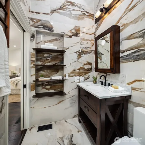 $1,200,000 | 1400 Bellevue Way Southeast, Unit 4, Bellevue, WA 98004