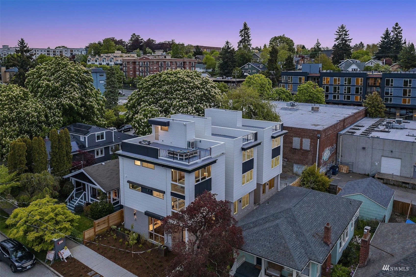 4132 Midvale Avenue North Seattle, WA 98103 - Photo 2 of 22 Gallery Image 2