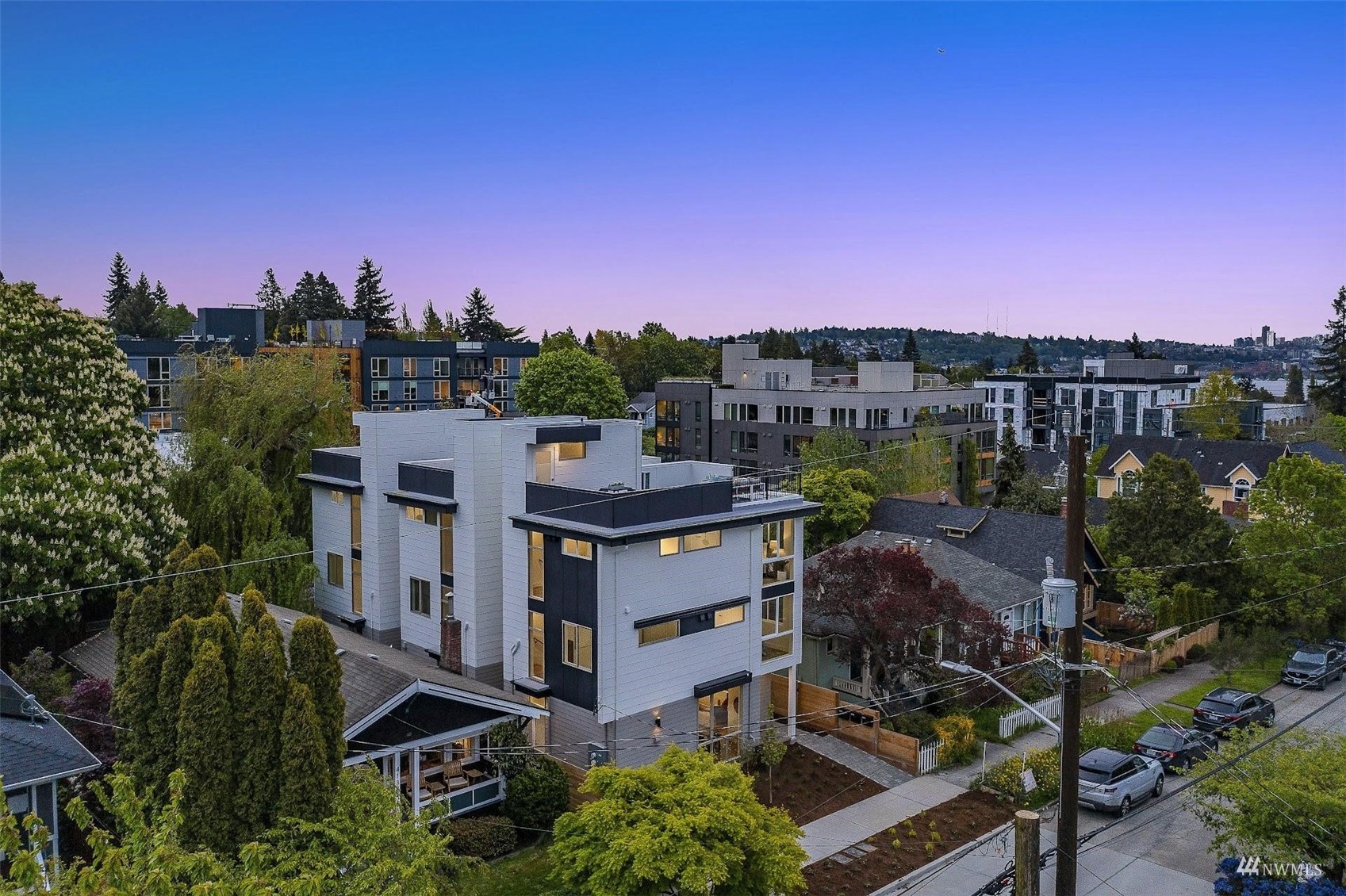 4132 Midvale Avenue North Seattle, WA 98103 - Photo 3 of 22 Gallery Image 3