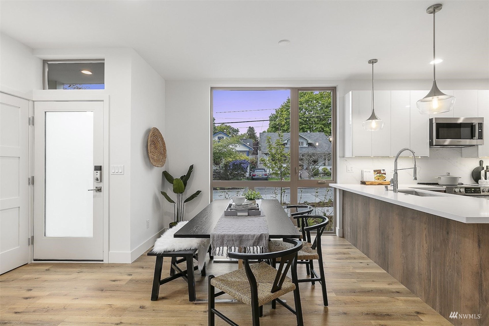 4132 Midvale Avenue North Seattle, WA 98103 - Photo 4 of 22 Gallery Image 4