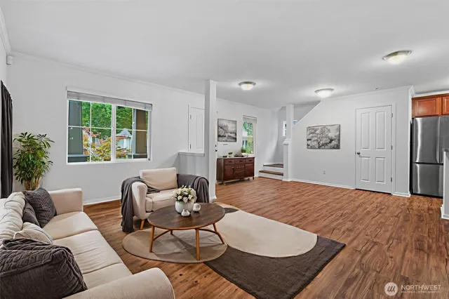 a view of a house with backyard