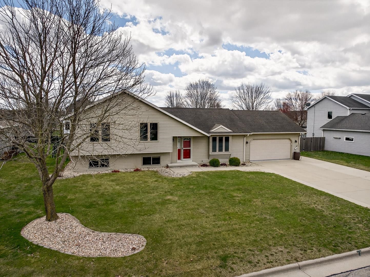 126 Albert Circle Belleville, WI 53508 - Photo 2 of 54