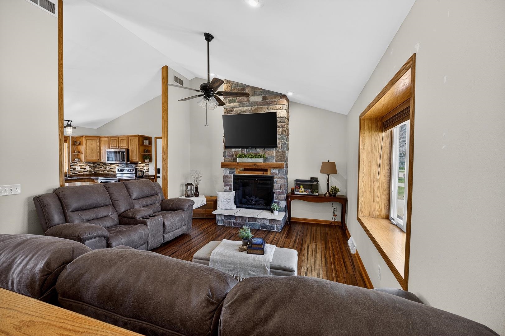 126 Albert Circle Belleville, WI 53508 - Photo 5 of 54