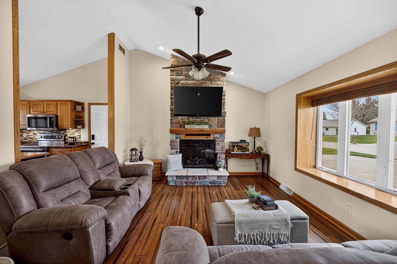 126 Albert Circle Belleville, WI 53508 - Photo 6 of 54