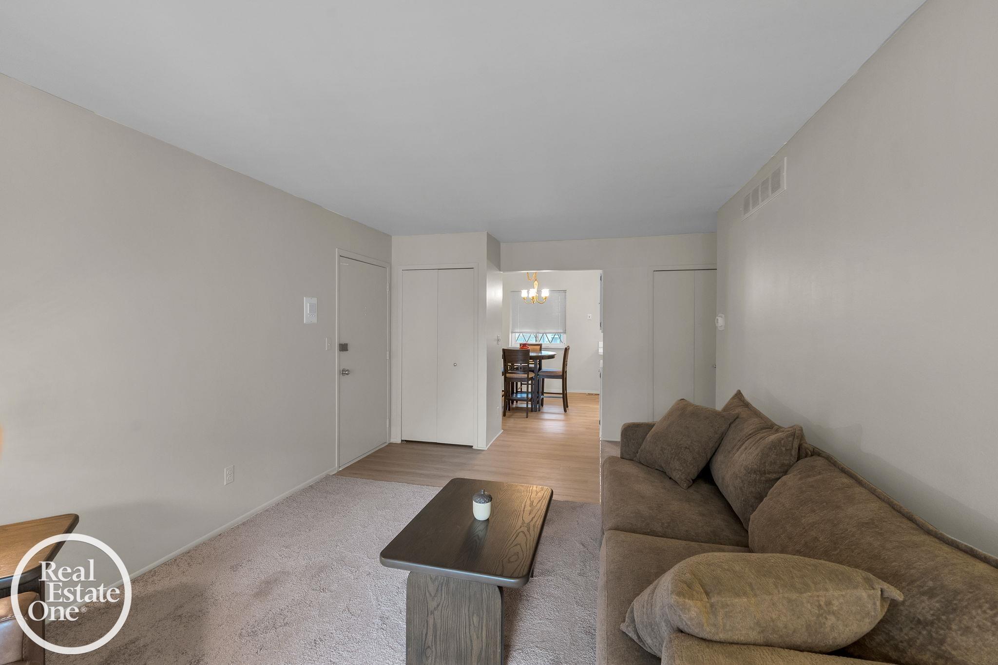 29225 Hayes Road Warren, MI 48088 - Photo 8 of 27 50222292-0a1e7310-c02a-43fe-852e-b2182f296fd3.JPG