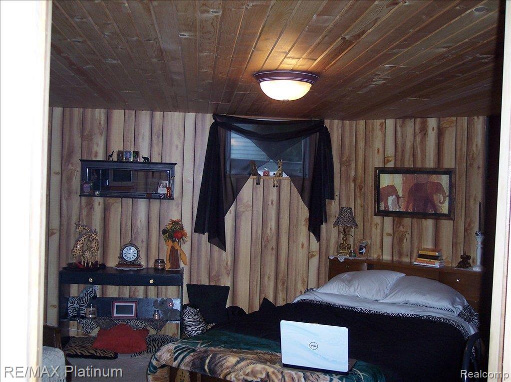 5427 Meadowlawn Road Fowlerville, MI 48836 - Photo 10 of 15 BONUS ROOM!!!