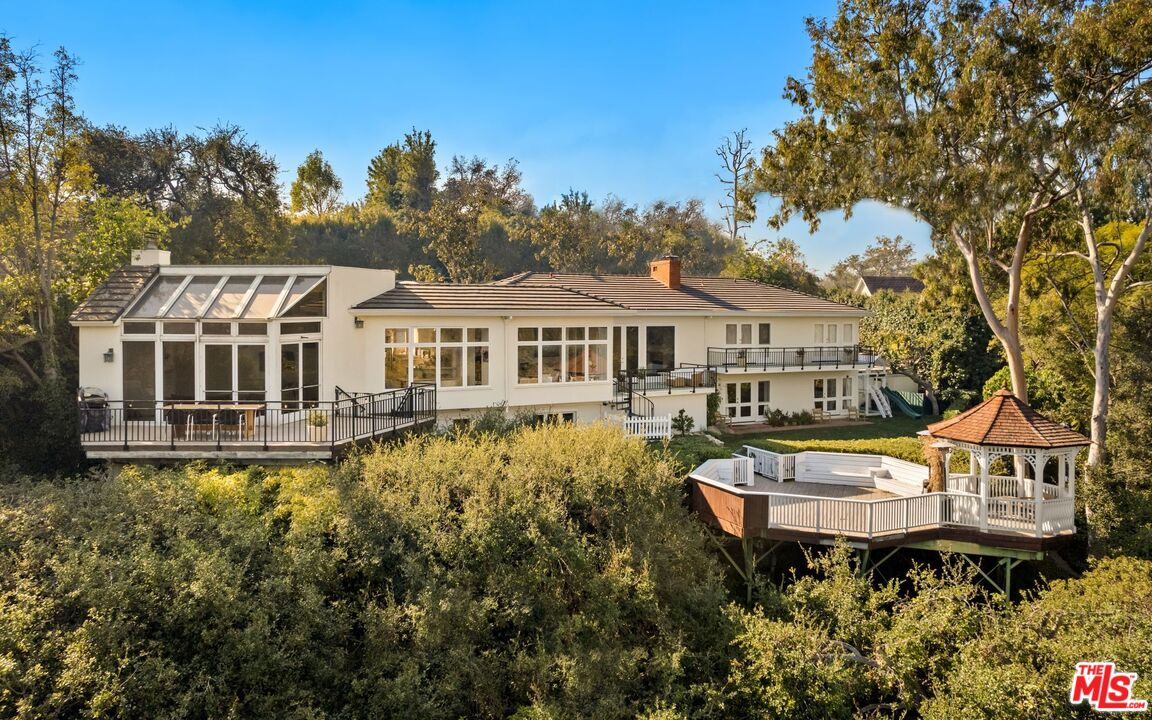 a house with swimming pool in front of it