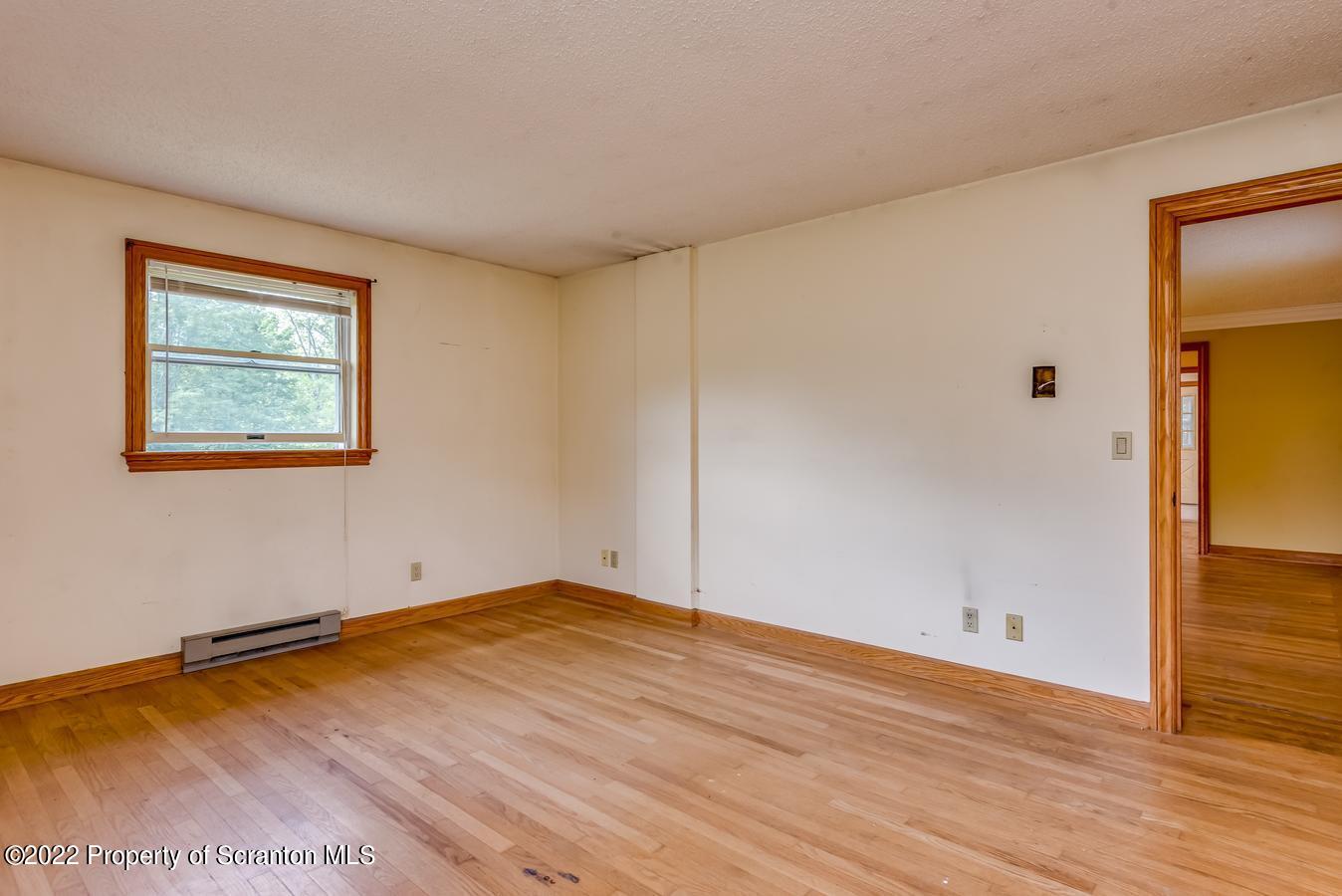 1541 Demunds Road Dallas, PA 18612 - Photo 5 of 33 Gallery Image 5