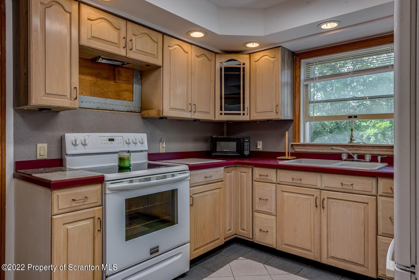 1541 Demunds Road Dallas, PA 18612 - Photo 10 of 33 Gallery Image 10