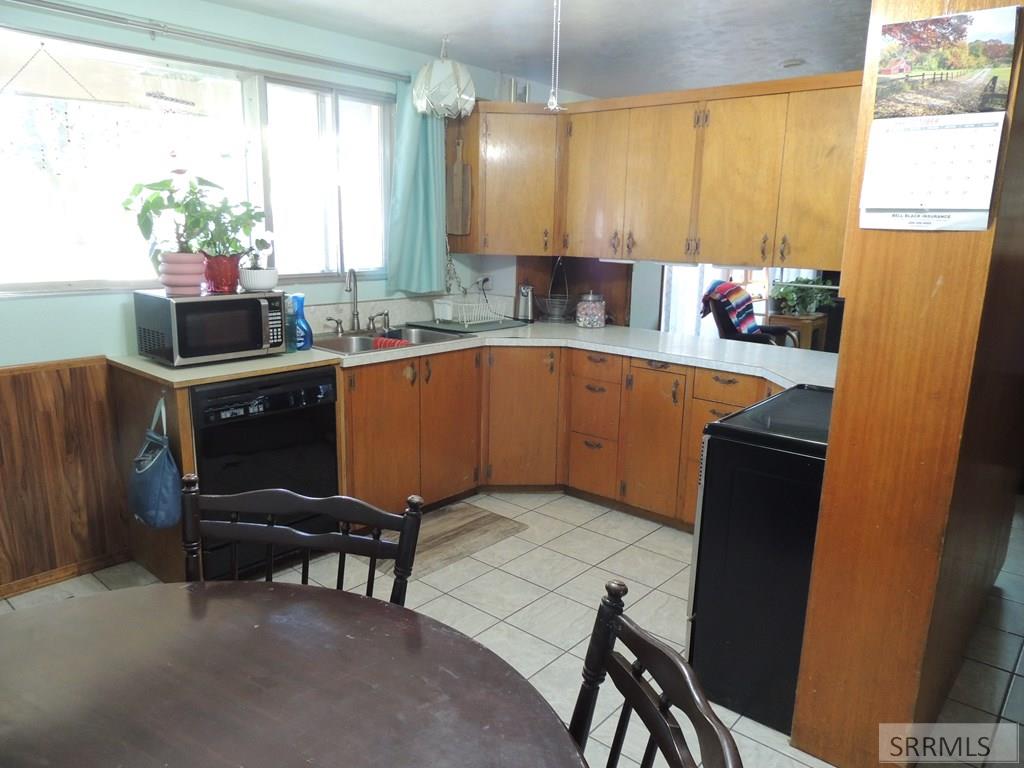 235 West 6th South St. Anthony, ID 83445 - Photo 5 of 18 Country kitchen