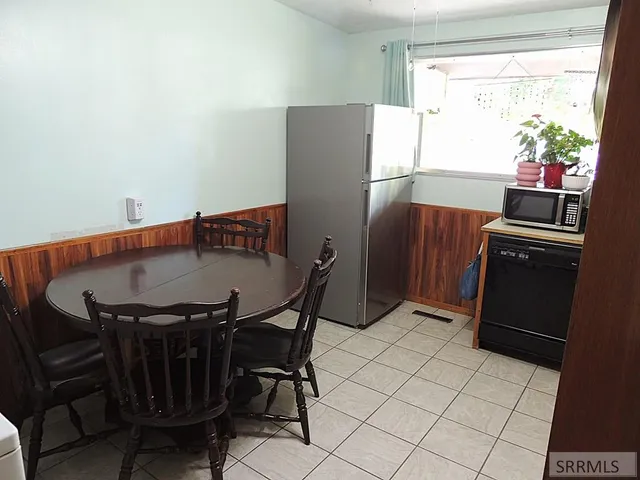 $275,000 | 235 West 6th South, St. Anthony, ID 83445