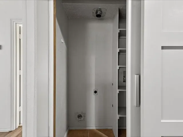 $1,700 | 6218 Tezcuco Court, Granbury, TX 76049