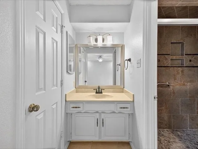 $1,700 | 6218 Tezcuco Court, Granbury, TX 76049