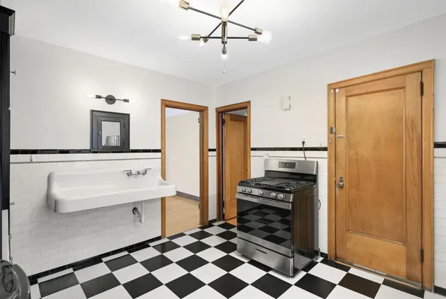 $2,295 | 4304 Beard Avenue South, Unit 2, Minneapolis, MN 55410