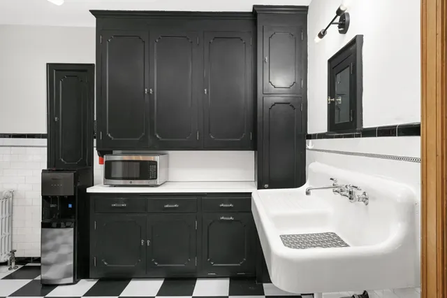 $2,295 | 4304 Beard Avenue South, Unit 2, Minneapolis, MN 55410