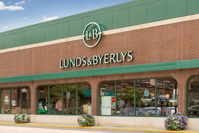 $2,295 | 4304 Beard Avenue South, Unit 2, Minneapolis, MN 55410