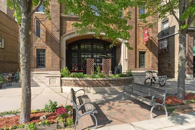 $2,295 | 4304 Beard Avenue South, Unit 2, Minneapolis, MN 55410