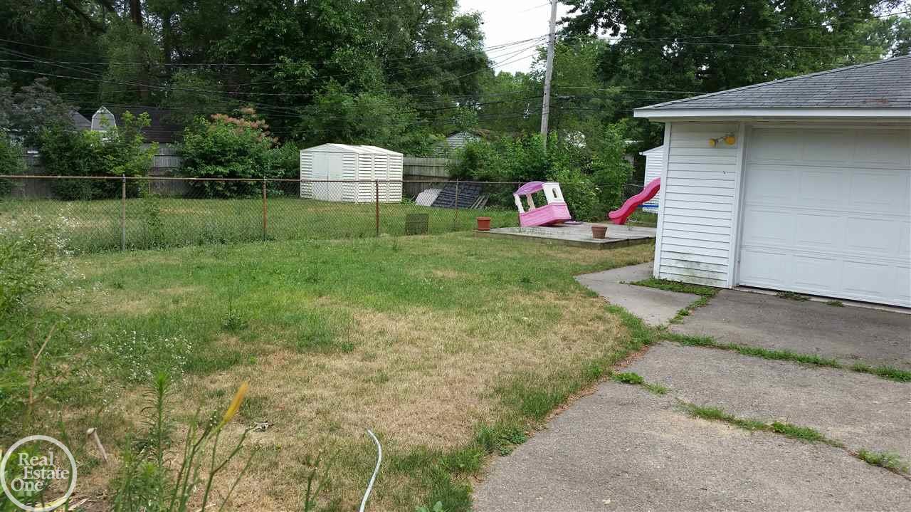 2176 Rome Avenue Warren, MI 48091 - Photo 3 of 20 31296830-2.JPG