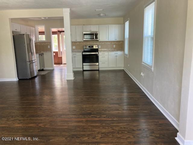 2044 Huntsford Road Jacksonville, FL 32207 - Photo 3 of 15 Kitchen