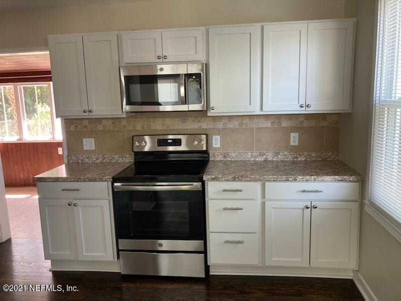 2044 Huntsford Road Jacksonville, FL 32207 - Photo 4 of 15 Kitchen