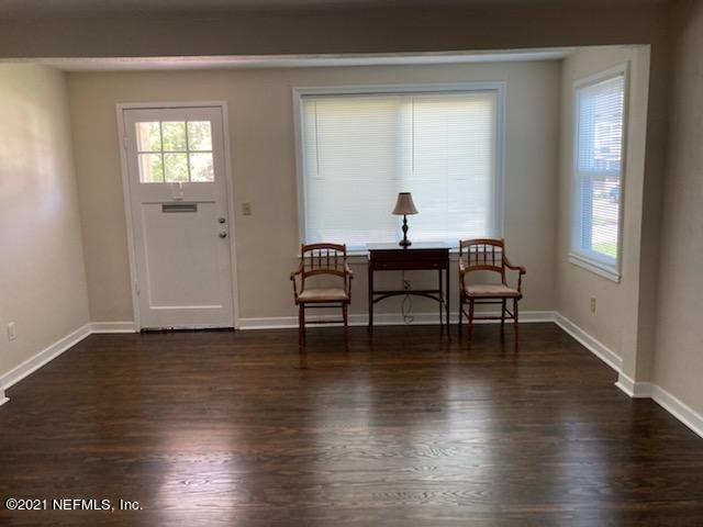 2044 Huntsford Road Jacksonville, FL 32207 - Photo 6 of 15 Living Room