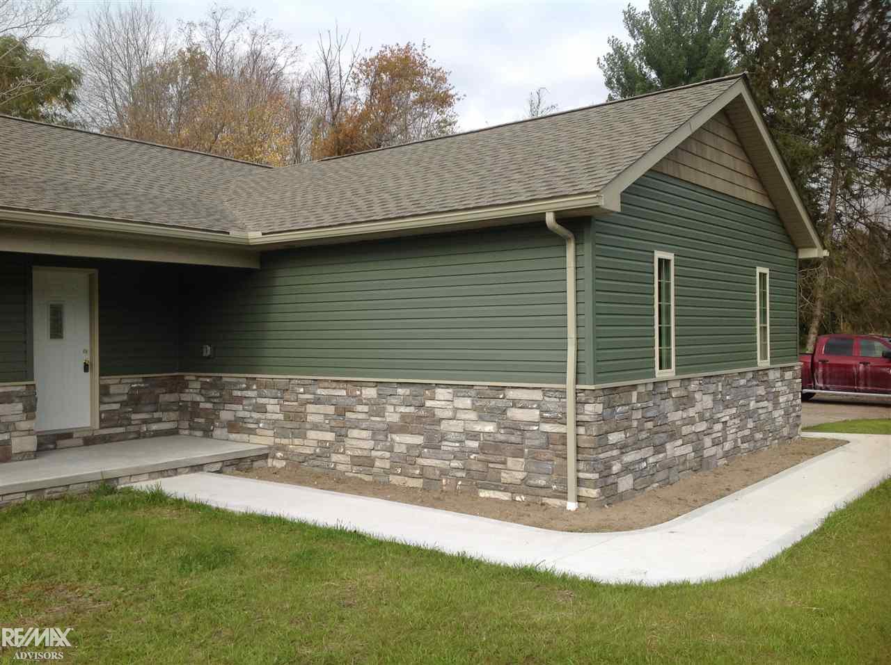 8910 Marsh Road Algonac, MI 48001 - Photo 5 of 37 31335120-4.JPG