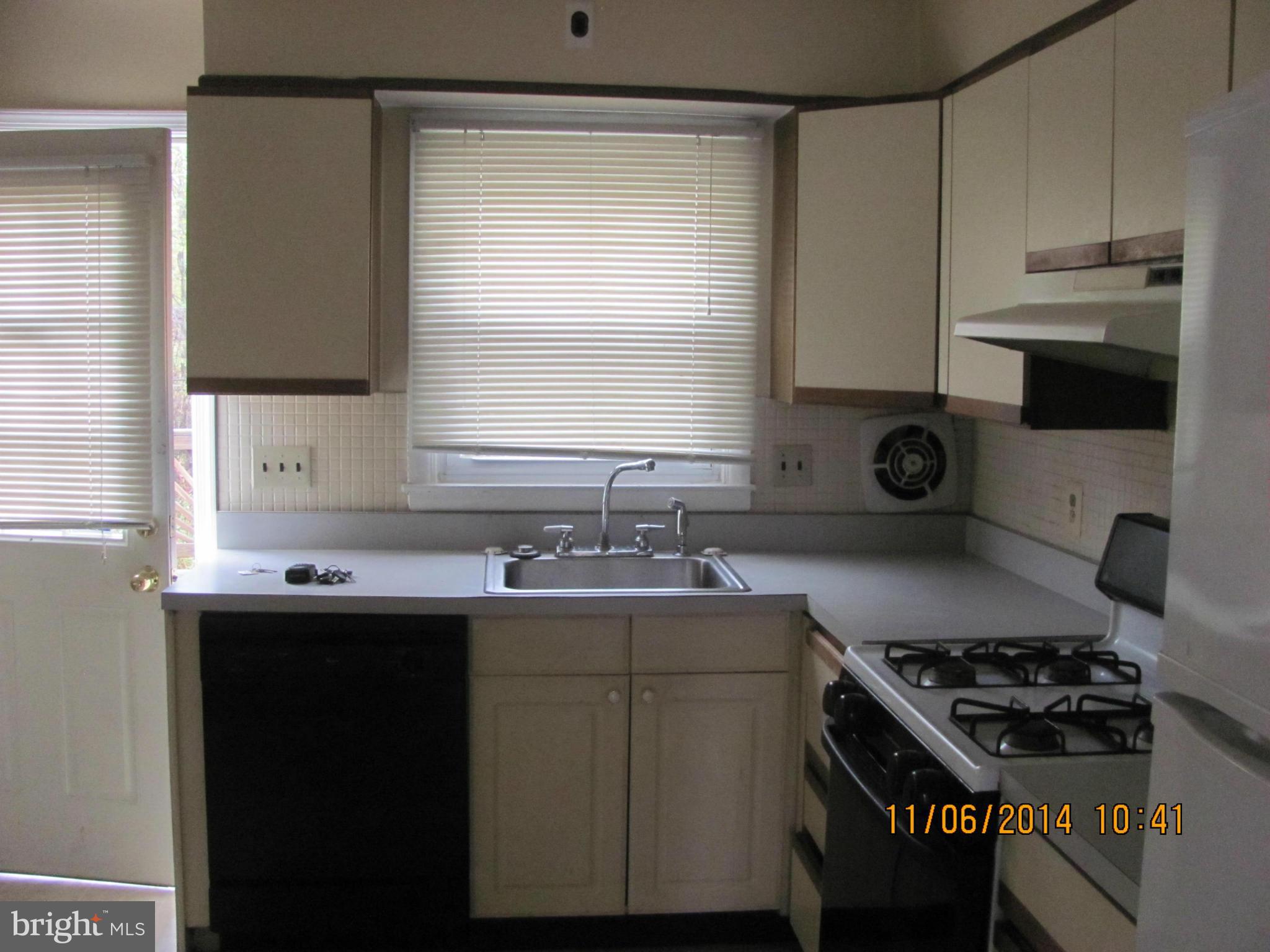 8517 Stevenswood Road, Unit 8517 Baltimore, MD 21244 - Photo 8 of 18 Kitchen