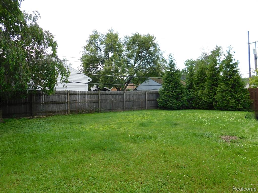 16740 College Fraser, MI 48026 - Photo 27 of 28