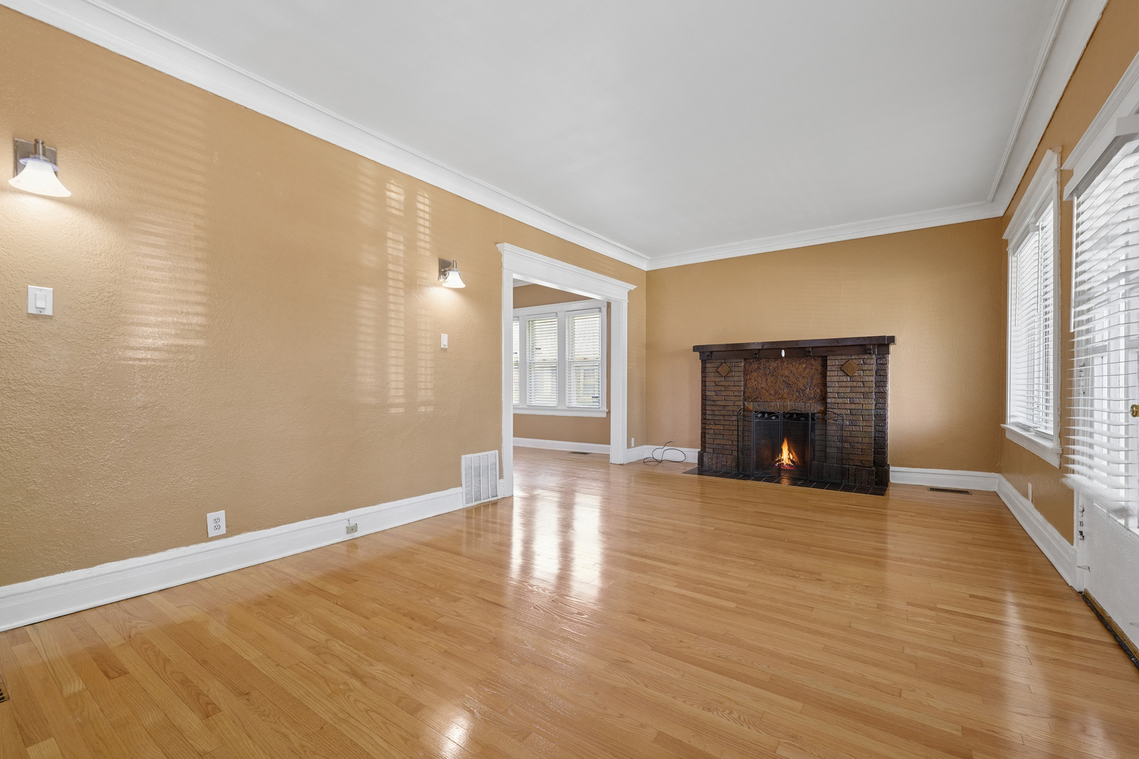7545 South Ridgeland Avenue Chicago, IL 60649 - Photo 9 of 25