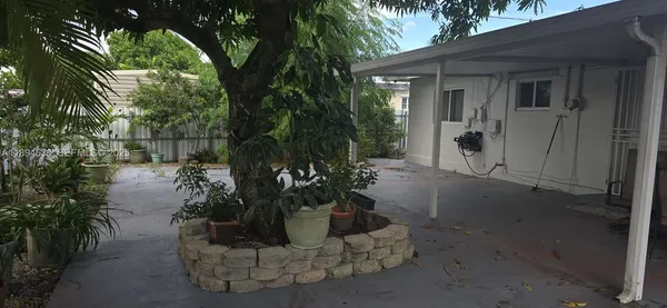 $709,000 | 7160 West 10th Avenue, Hialeah, FL 33014