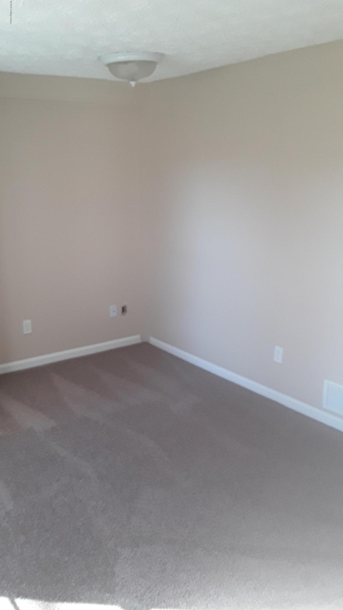 8209 Kerry Road Louisville, KY 40258 - Photo 8 of 16 20190305_103124