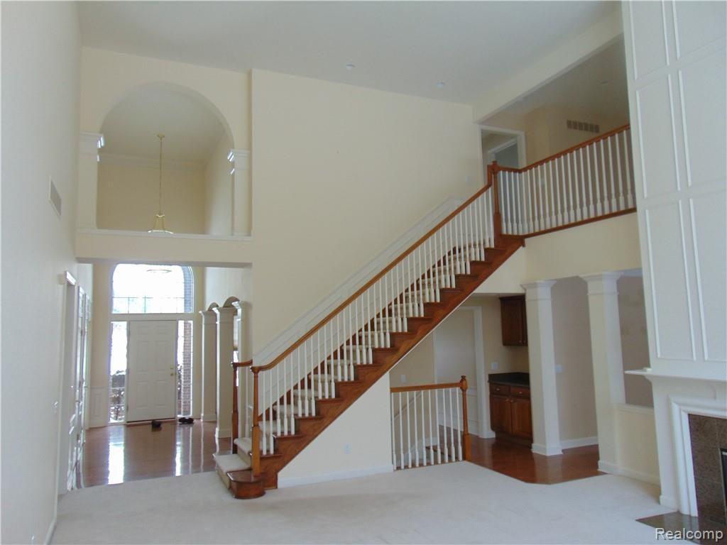 5835 Stonehaven Boulevard Rochester, MI 48306 - Photo 8 of 31