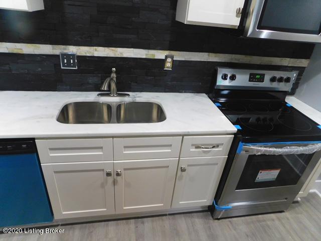 4002 R Grand Louisville, KY 40211 - Photo 13 of 16 IMG_2118