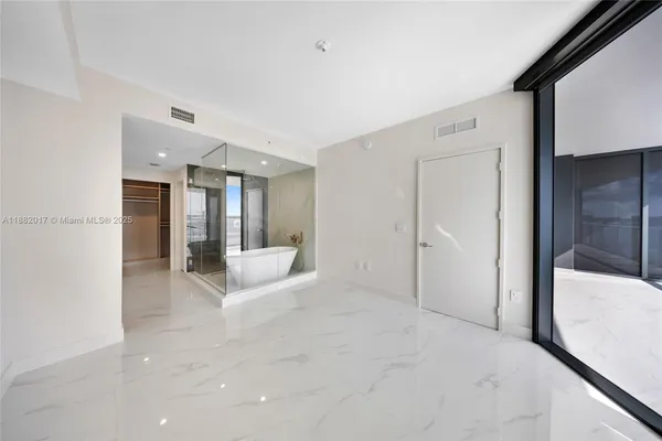 $8,200 | 700 Northeast 24th Street, Unit 502, Miami, FL 33137