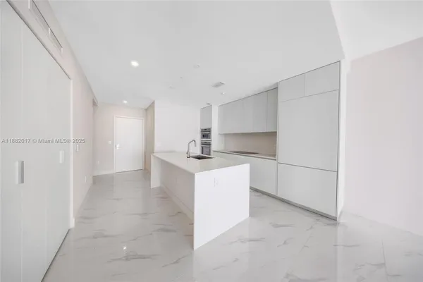 $8,200 | 700 Northeast 24th Street, Unit 502, Miami, FL 33137