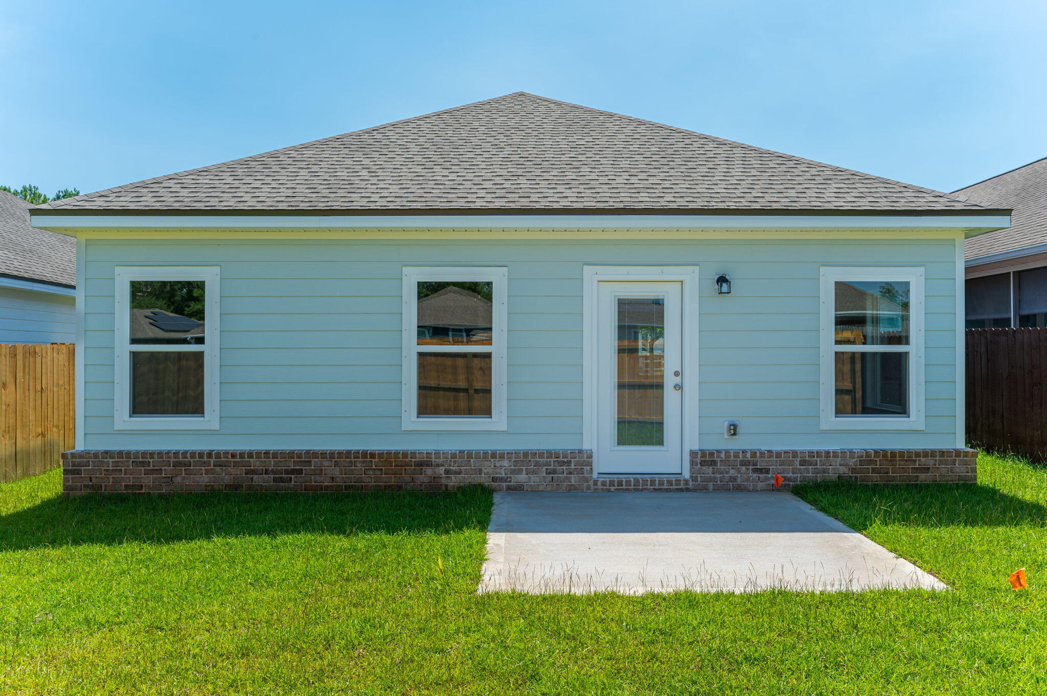 73 Lafayette Creek Freeport, FL 32439 - Photo 31 of 38 a front view of a house with garden