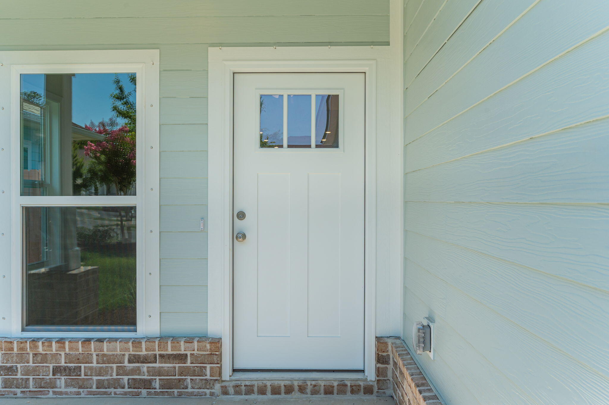 73 Lafayette Creek Freeport, FL 32439 - Photo 4 of 38 a view of front door