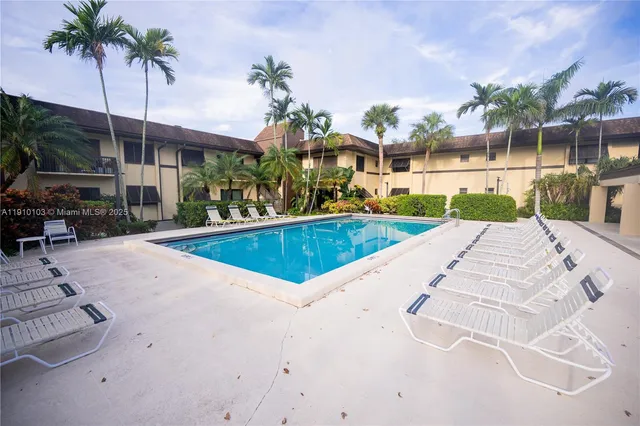 a view of a backyard with palm trees