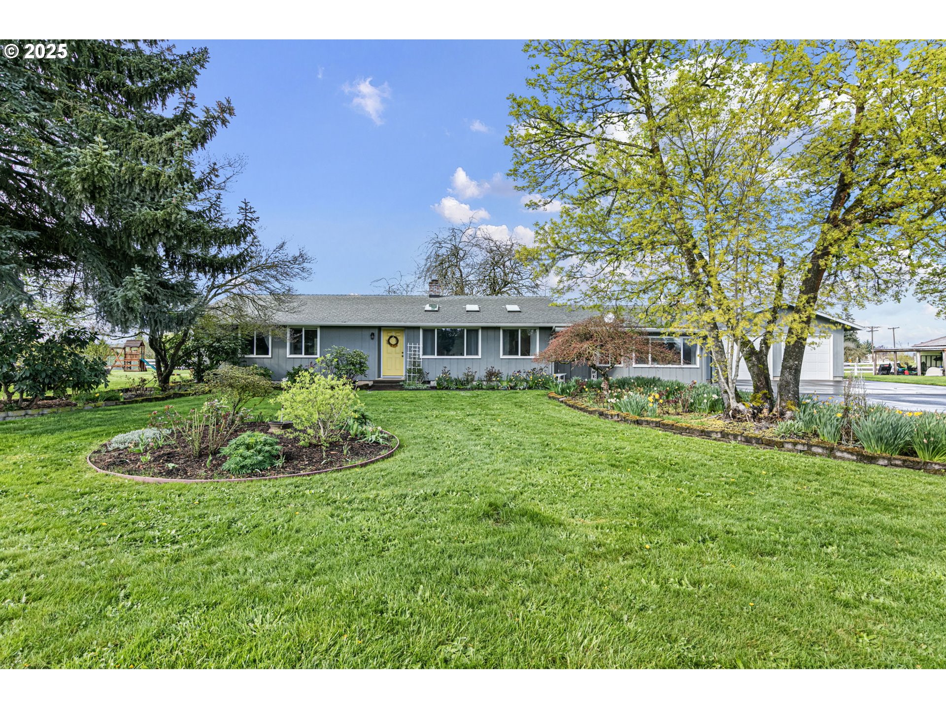 20996 Filbert Road Harrisburg, OR 97446 - Photo 1 of 47 Gallery Image 1
