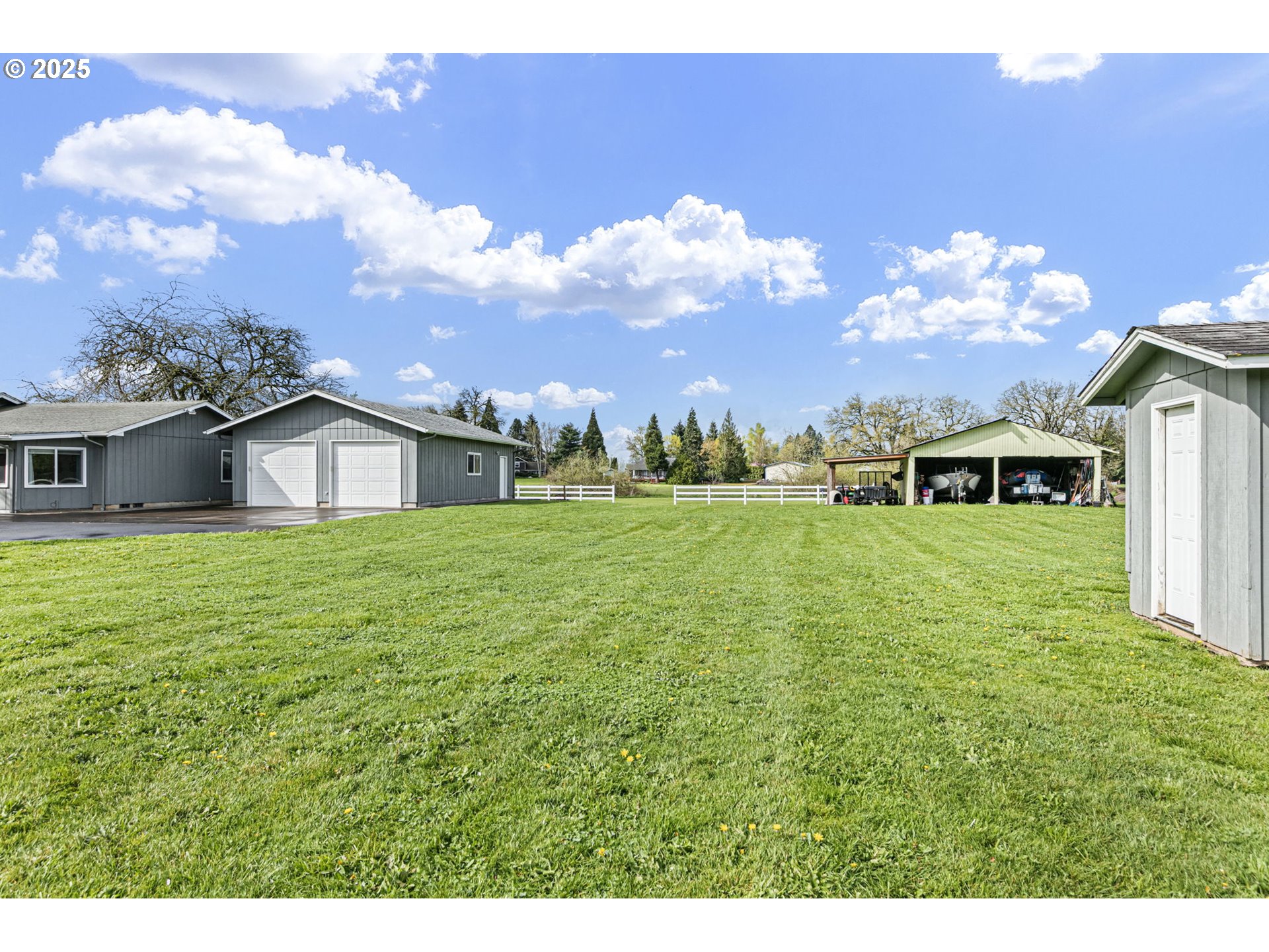 20996 Filbert Road Harrisburg, OR 97446 - Photo 5 of 47 Gallery Image 5