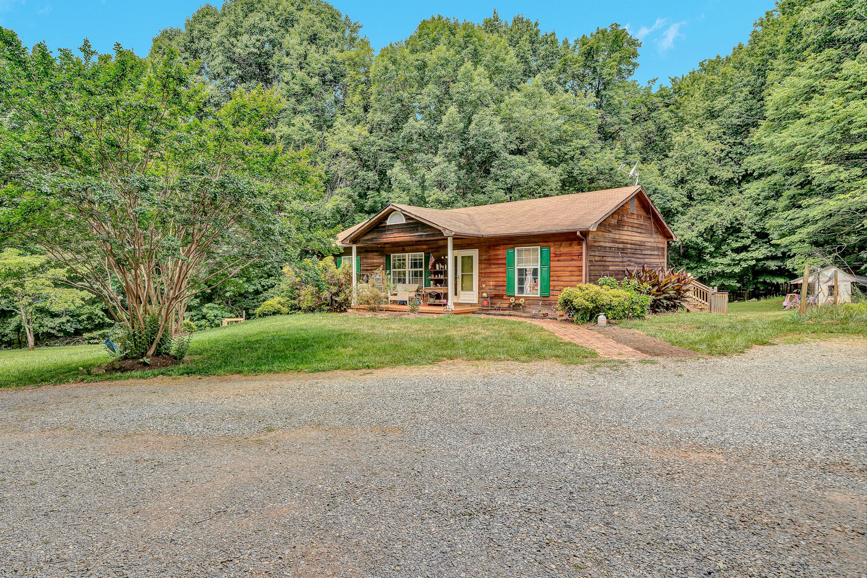 1145 Farmington Road Hardy, VA 24101 - Photo 2 of 32 02-VM-09378