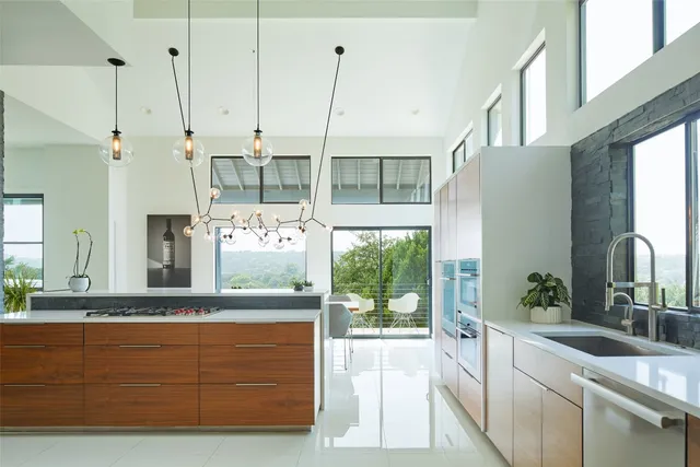 $3,200,000 | 4713 VÃa Media, Austin, TX 78746