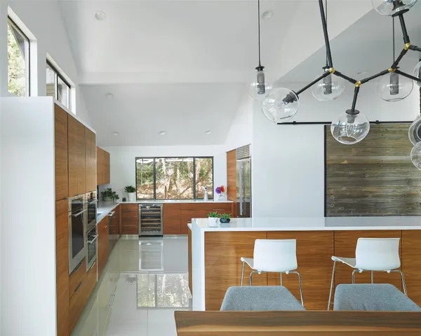 $3,200,000 | 4713 VÃa Media, Austin, TX 78746