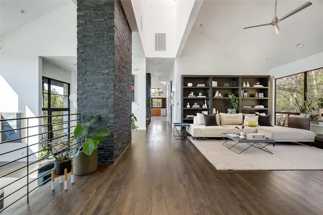 $3,200,000 | 4713 VÃa Media, Austin, TX 78746