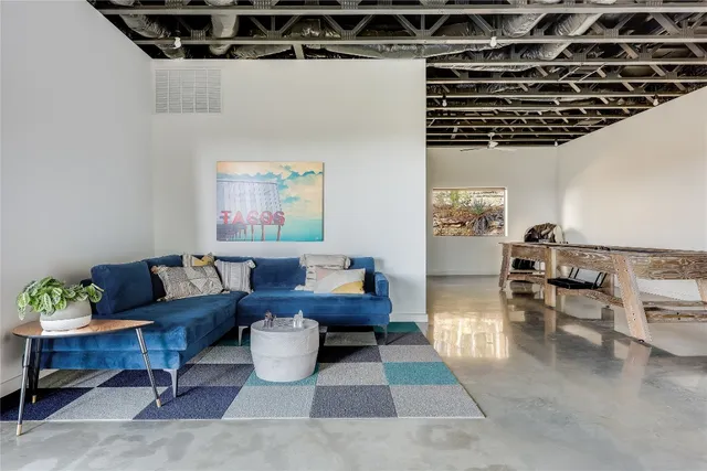 $3,200,000 | 4713 VÃa Media, Austin, TX 78746